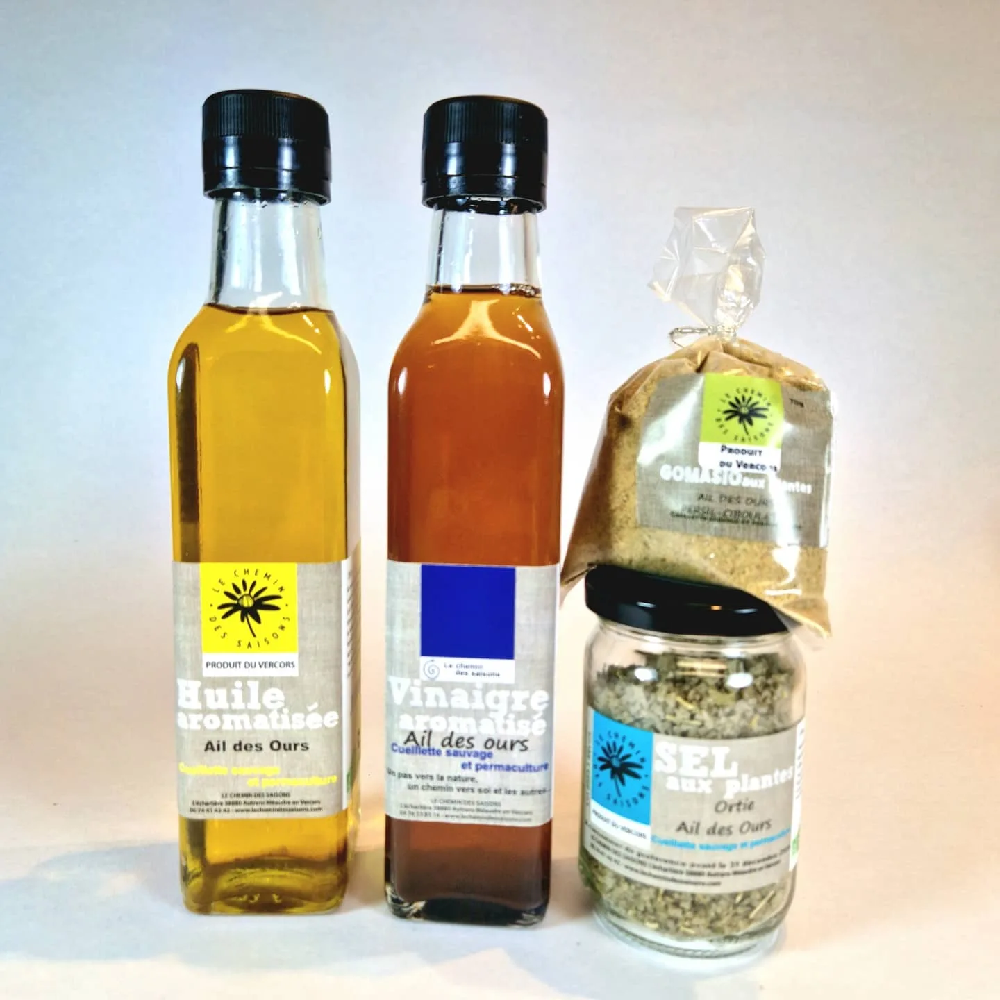 sachet de produits naturels et bio à base d'ail des ours cuilli à la main et localement.
